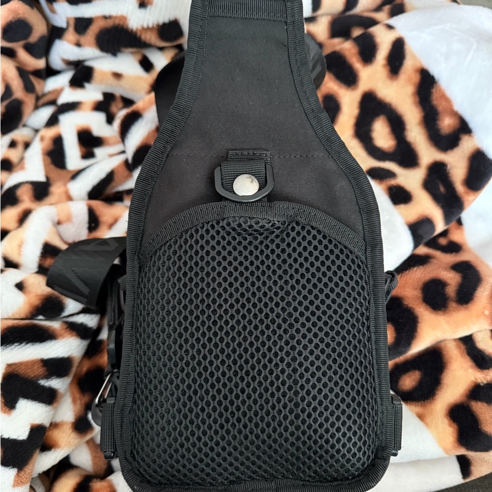 Wolfpak Alpha Black 4L Sling Tactical Bag - Picture 2 of 4